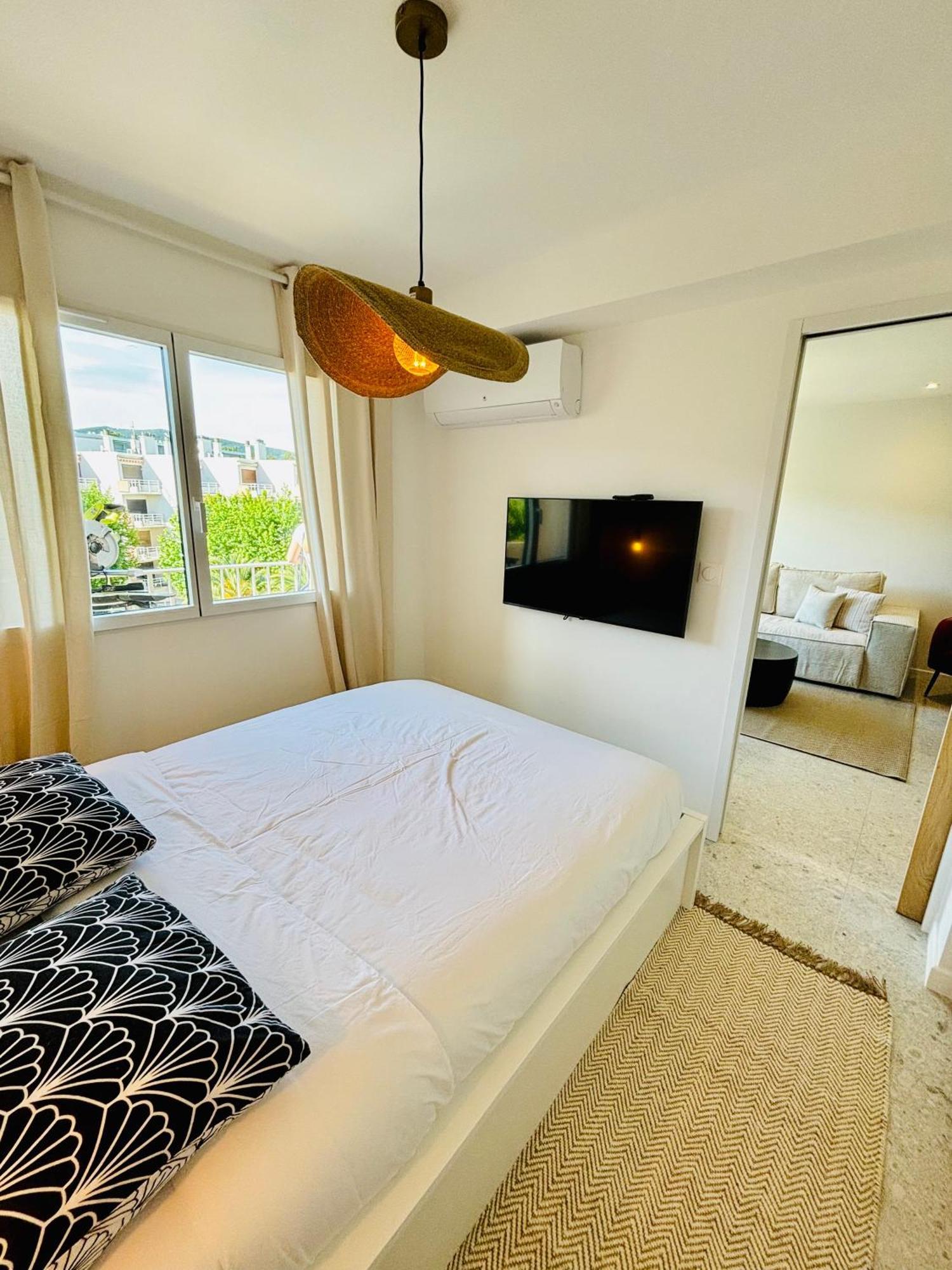 Appartement 5*, Vue Mer Et Acces Plage 滨海卡瓦莱尔 外观 照片